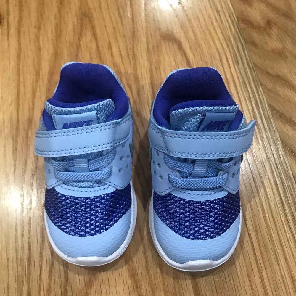 Nike toddler shoes size 4c